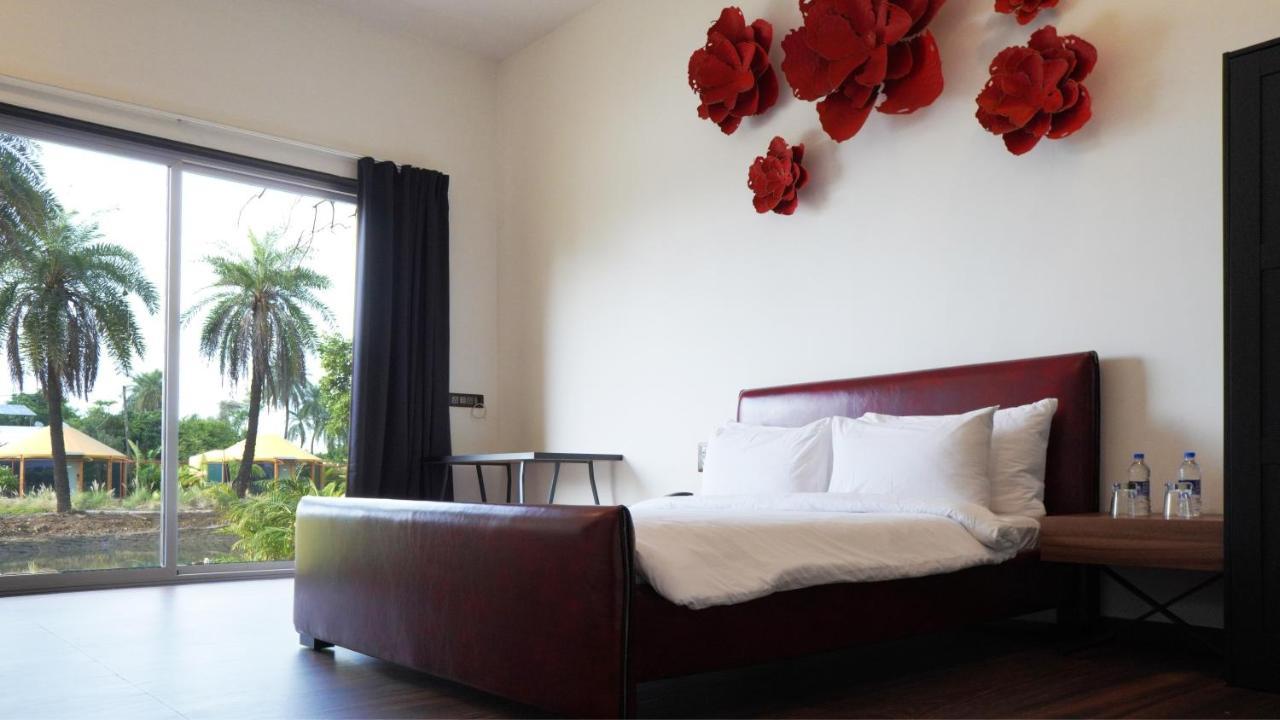 Shanti Resorts Valsad ภายนอก รูปภาพ