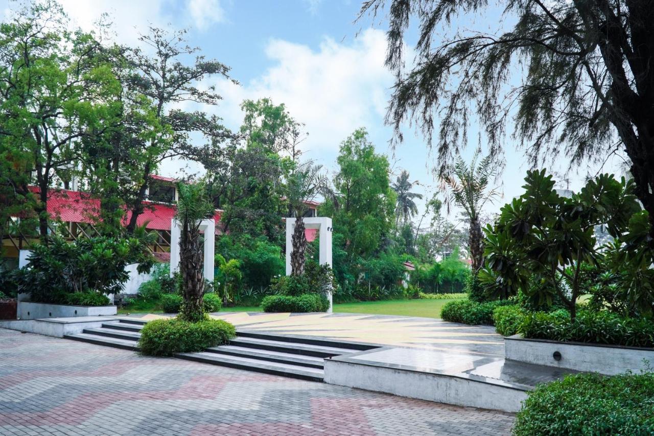 Shanti Resorts Valsad ภายนอก รูปภาพ
